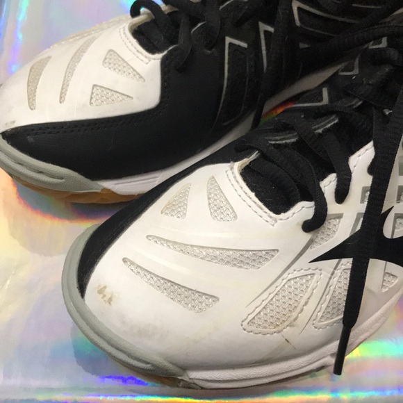 MIZUNO Wave Hurricane 3 Volleyball Shoes - Picture 3 of 8